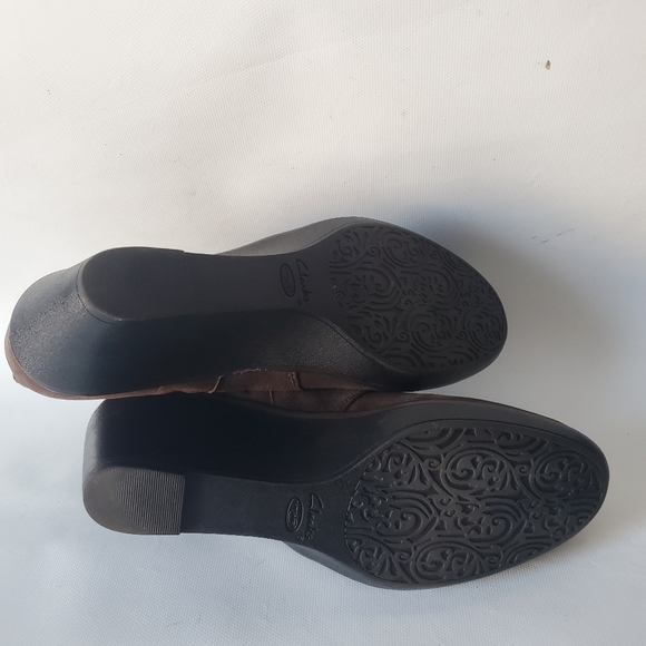 Clarks Women's Brown Wedge Ankle Bootie Size 8.5 - Picture 8 of 9